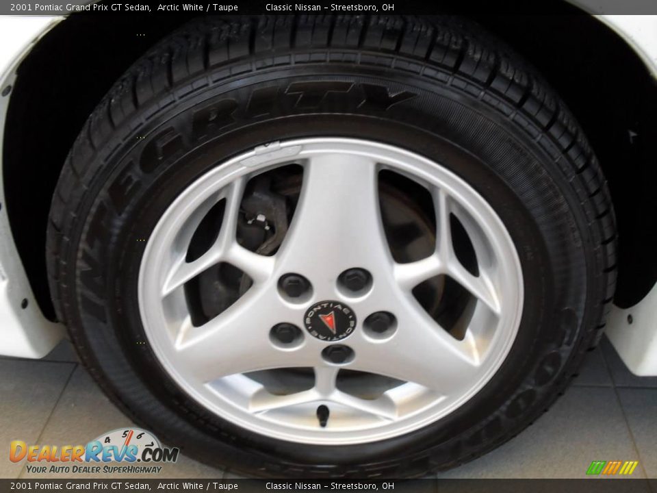 2001 Pontiac Grand Prix GT Sedan Arctic White / Taupe Photo #33