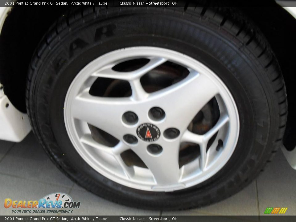 2001 Pontiac Grand Prix GT Sedan Arctic White / Taupe Photo #36