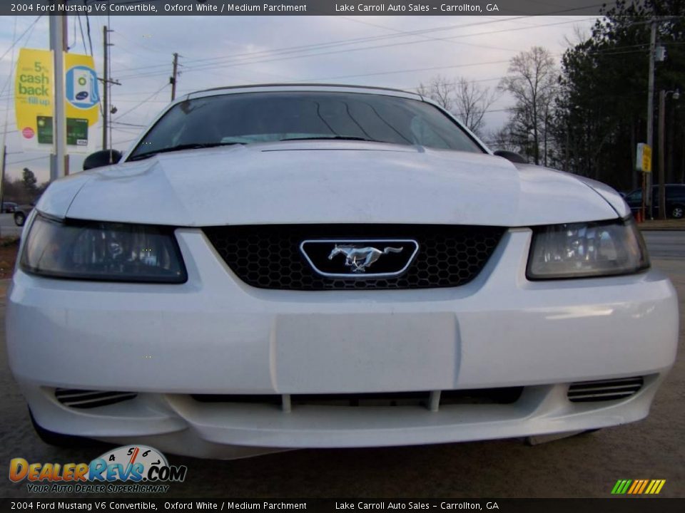 2004 Ford Mustang V6 Convertible Oxford White / Medium Parchment Photo #11