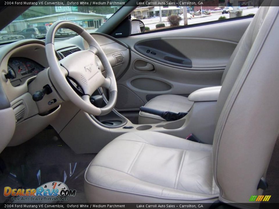 2004 Ford Mustang V6 Convertible Oxford White / Medium Parchment Photo #15