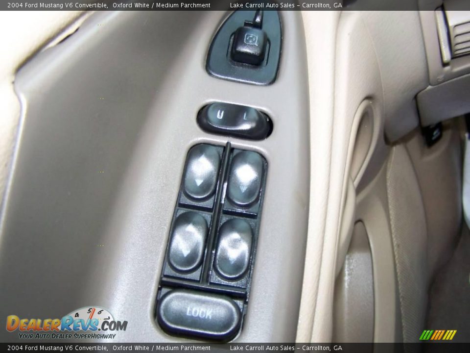 2004 Ford Mustang V6 Convertible Oxford White / Medium Parchment Photo #23