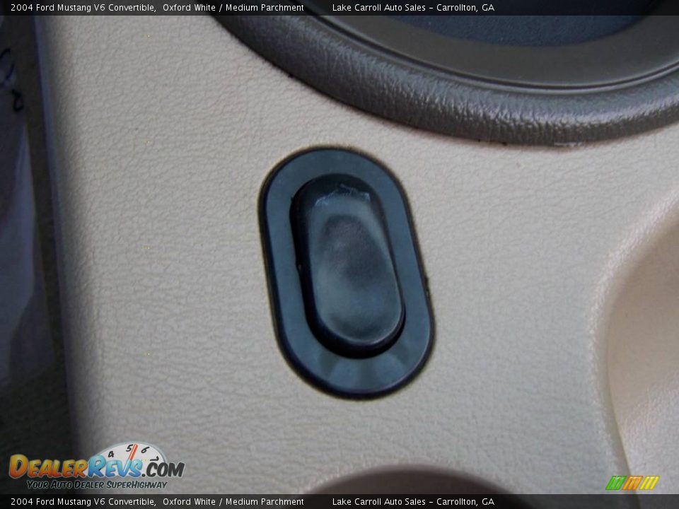 2004 Ford Mustang V6 Convertible Oxford White / Medium Parchment Photo #24
