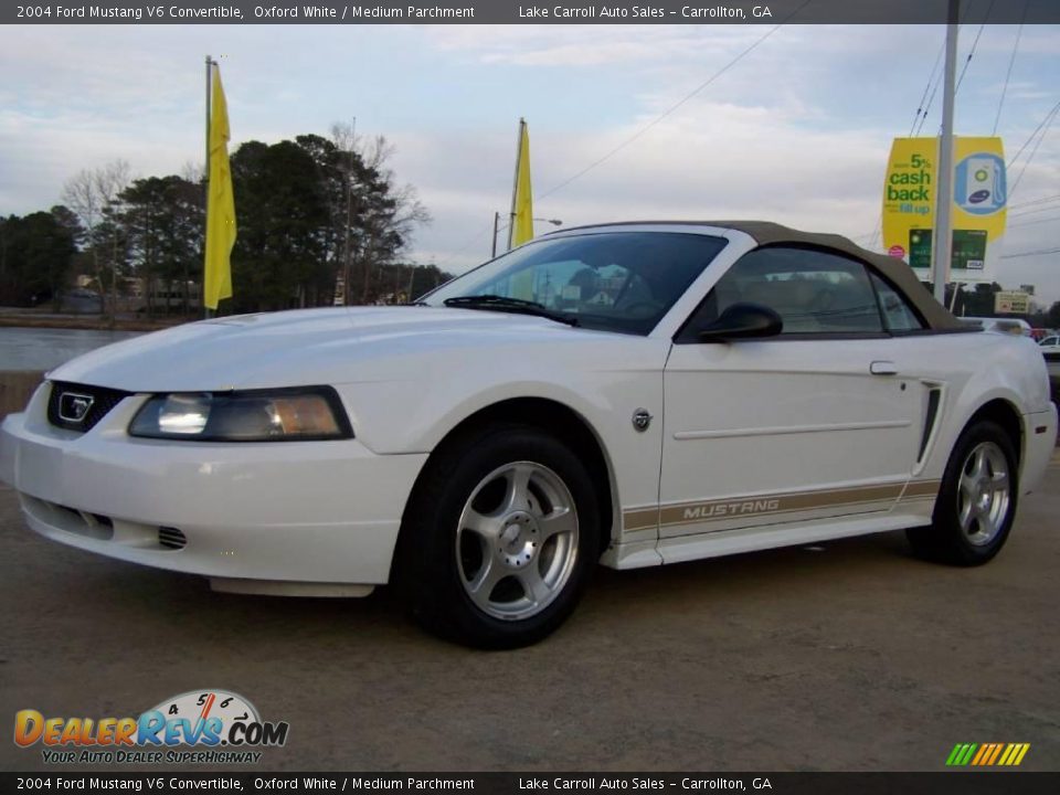 2004 Ford Mustang V6 Convertible Oxford White / Medium Parchment Photo #32