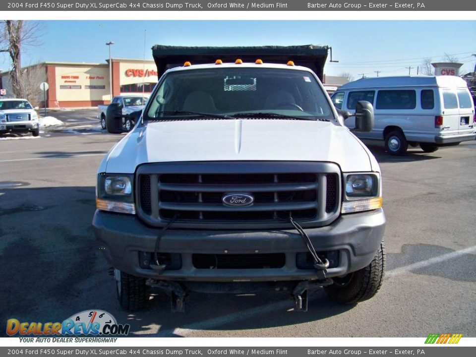 2004 Ford F450 Super Duty XL SuperCab 4x4 Chassis Dump Truck Oxford White / Medium Flint Photo #2