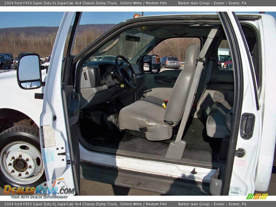 2004 Ford F450 Super Duty XL SuperCab 4x4 Chassis Dump Truck Oxford White / Medium Flint Photo #15