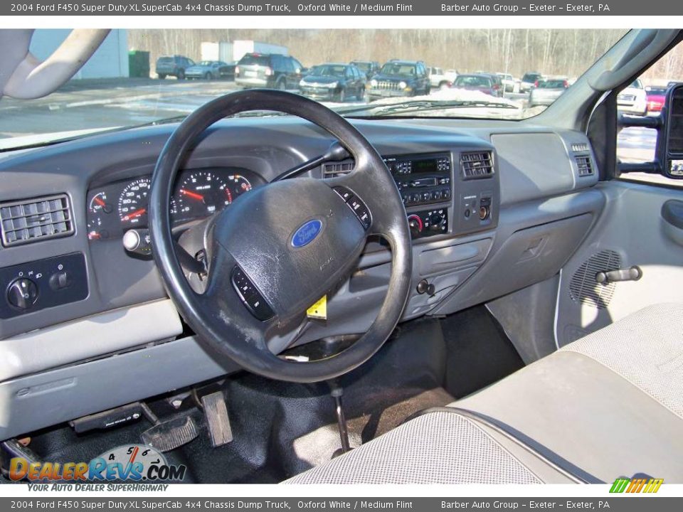 2004 Ford F450 Super Duty XL SuperCab 4x4 Chassis Dump Truck Oxford White / Medium Flint Photo #17