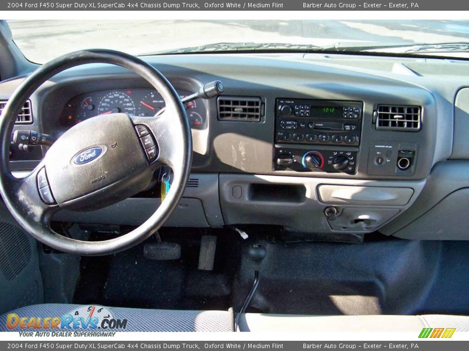 2004 Ford F450 Super Duty XL SuperCab 4x4 Chassis Dump Truck Oxford White / Medium Flint Photo #22