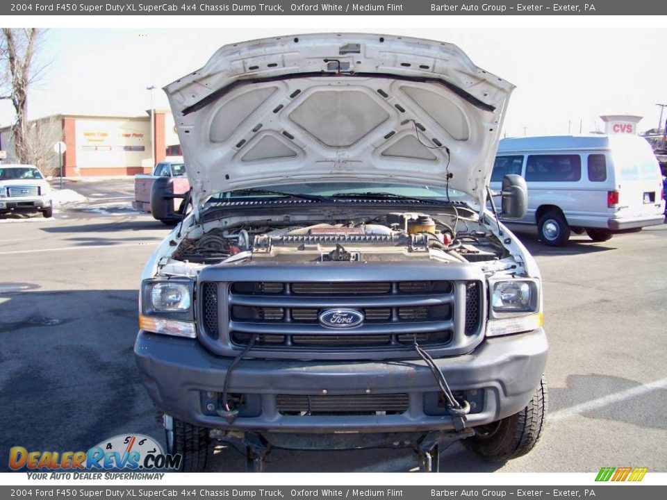 2004 Ford F450 Super Duty XL SuperCab 4x4 Chassis Dump Truck Oxford White / Medium Flint Photo #28