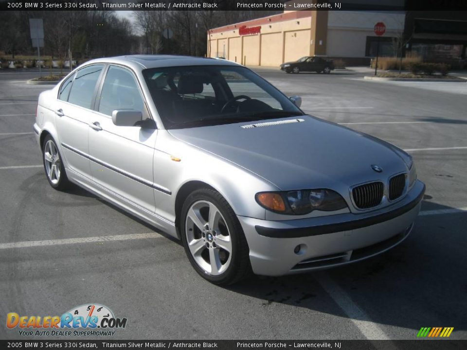 2005 BMW 3 Series 330i Sedan Titanium Silver Metallic / Anthracite Black Photo #3