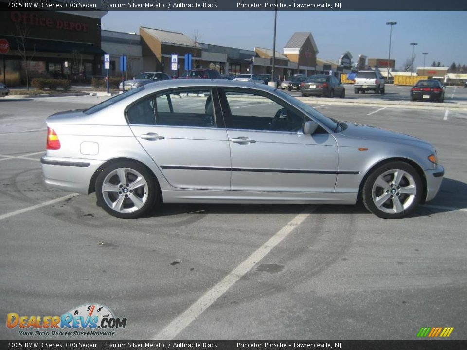 2005 BMW 3 Series 330i Sedan Titanium Silver Metallic / Anthracite Black Photo #4