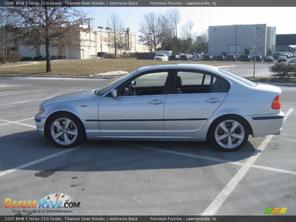 2005 BMW 3 Series 330i Sedan Titanium Silver Metallic / Anthracite Black Photo #10