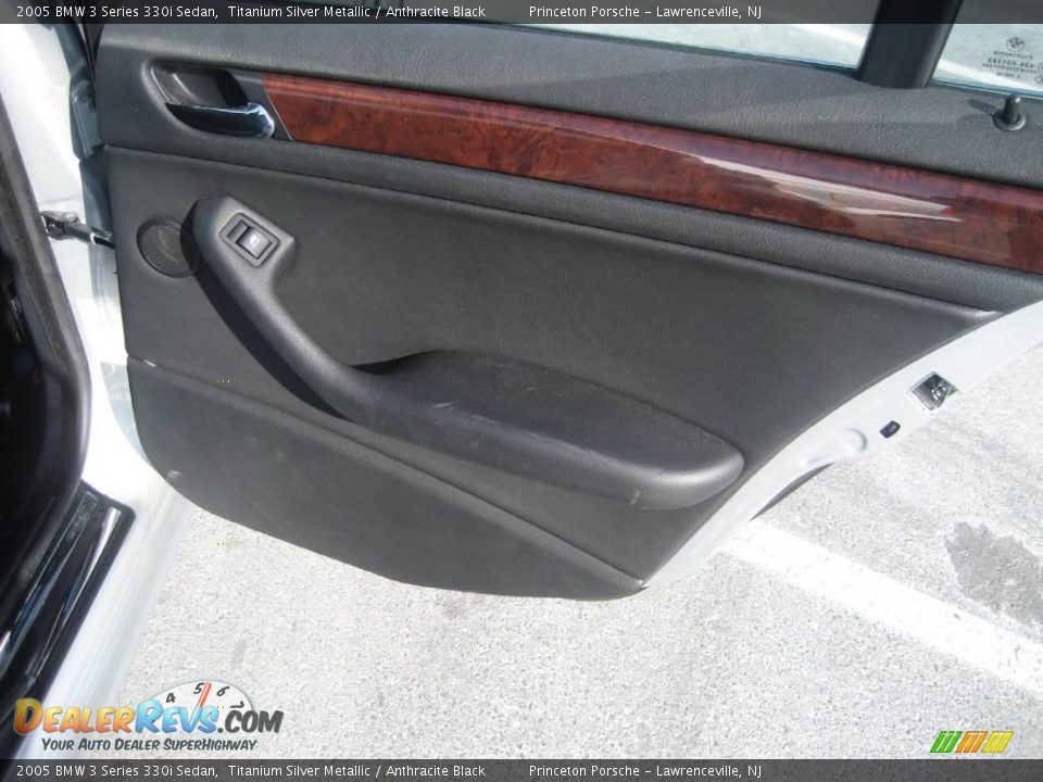 2005 BMW 3 Series 330i Sedan Titanium Silver Metallic / Anthracite Black Photo #28