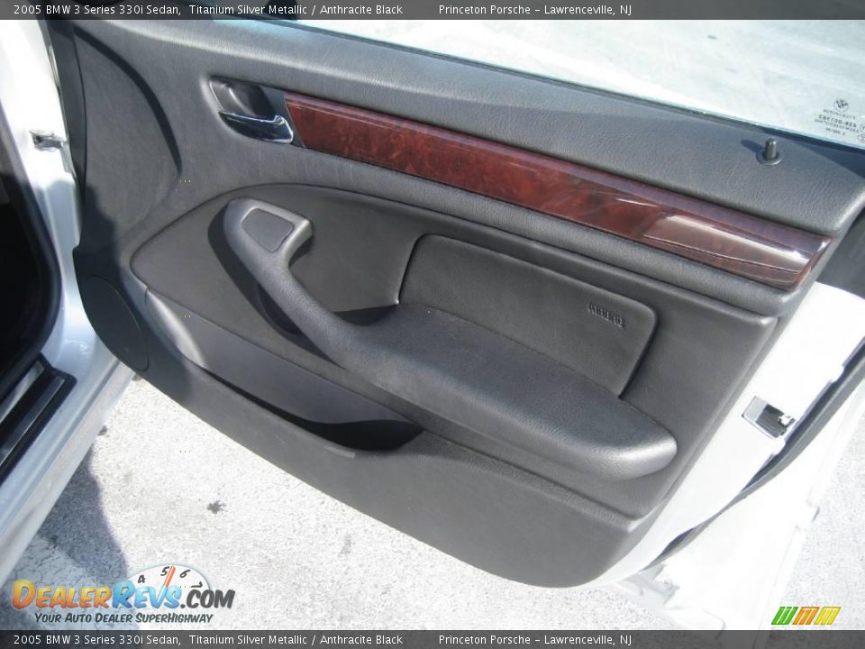 2005 BMW 3 Series 330i Sedan Titanium Silver Metallic / Anthracite Black Photo #30