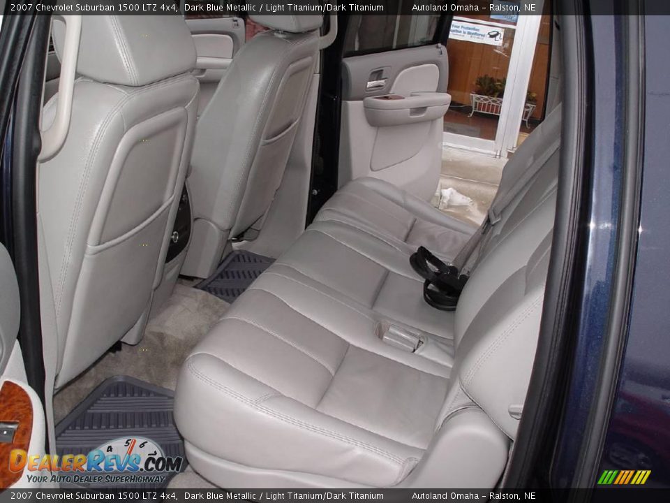 2007 Chevrolet Suburban 1500 LTZ 4x4 Dark Blue Metallic / Light Titanium/Dark Titanium Photo #16