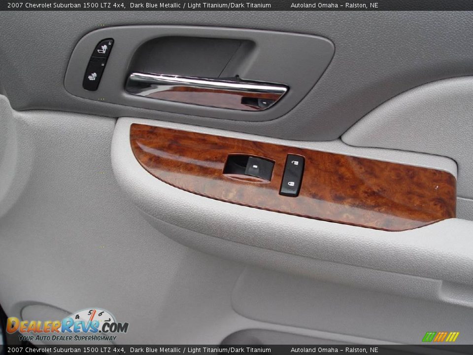 2007 Chevrolet Suburban 1500 LTZ 4x4 Dark Blue Metallic / Light Titanium/Dark Titanium Photo #17