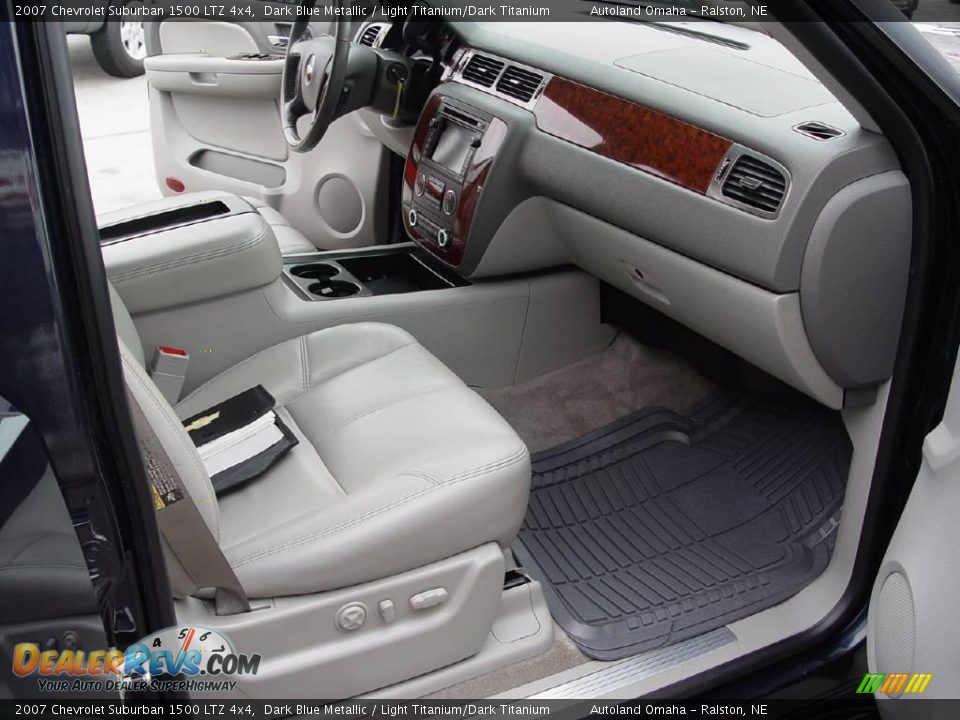 2007 Chevrolet Suburban 1500 LTZ 4x4 Dark Blue Metallic / Light Titanium/Dark Titanium Photo #18