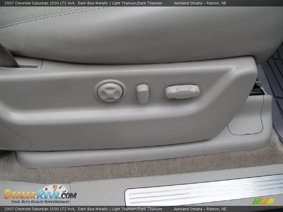 2007 Chevrolet Suburban 1500 LTZ 4x4 Dark Blue Metallic / Light Titanium/Dark Titanium Photo #19