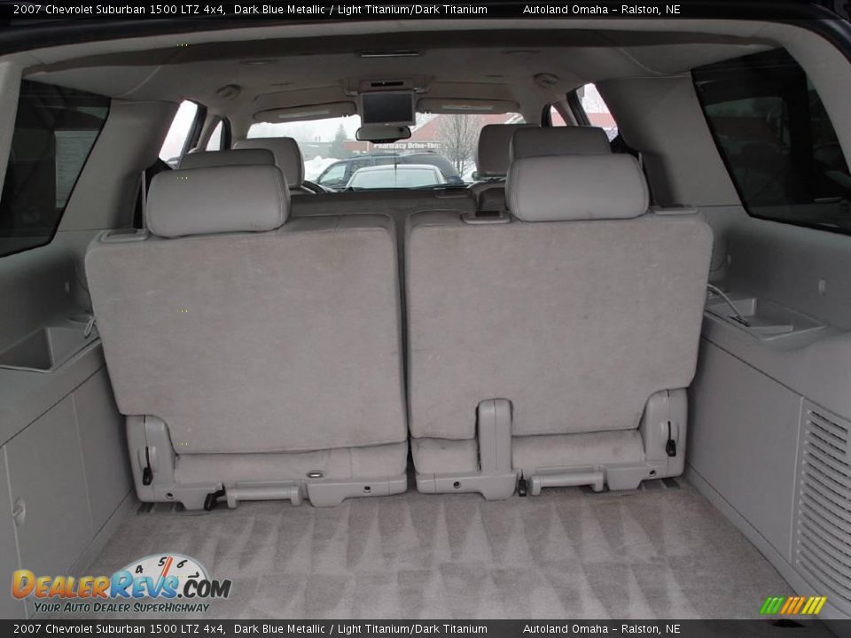2007 Chevrolet Suburban 1500 LTZ 4x4 Dark Blue Metallic / Light Titanium/Dark Titanium Photo #27