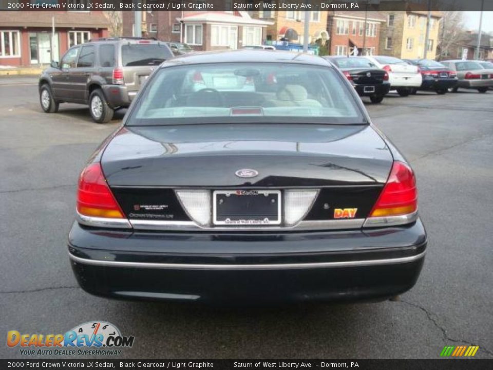2000 Ford Crown Victoria LX Sedan Black Clearcoat / Light Graphite Photo #3