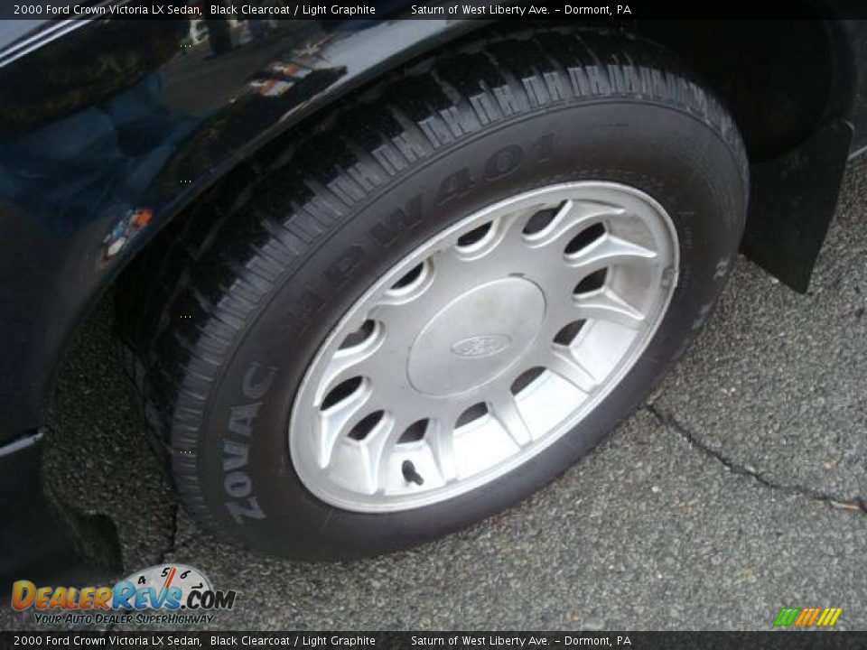 2000 Ford Crown Victoria LX Sedan Black Clearcoat / Light Graphite Photo #7