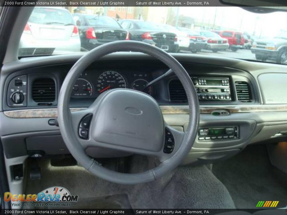 2000 Ford Crown Victoria LX Sedan Black Clearcoat / Light Graphite Photo #10