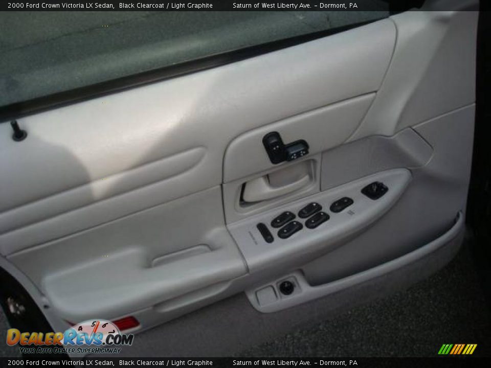 2000 Ford Crown Victoria LX Sedan Black Clearcoat / Light Graphite Photo #11