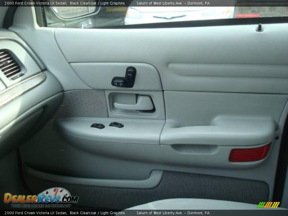 2000 Ford Crown Victoria LX Sedan Black Clearcoat / Light Graphite Photo #12