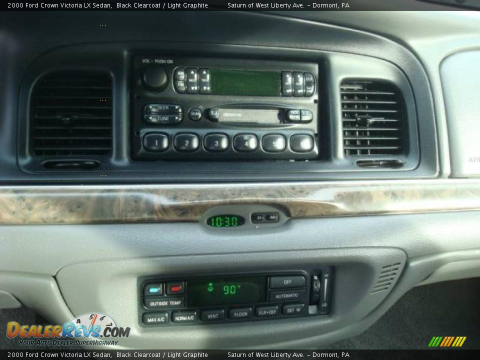 2000 Ford Crown Victoria LX Sedan Black Clearcoat / Light Graphite Photo #13