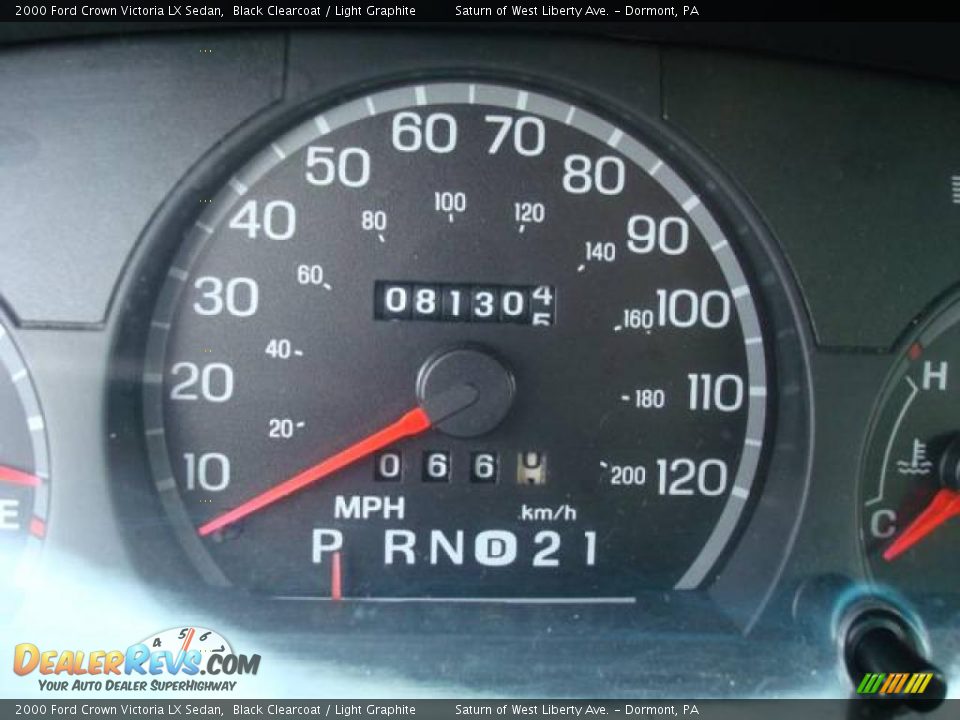 2000 Ford Crown Victoria LX Sedan Black Clearcoat / Light Graphite Photo #15