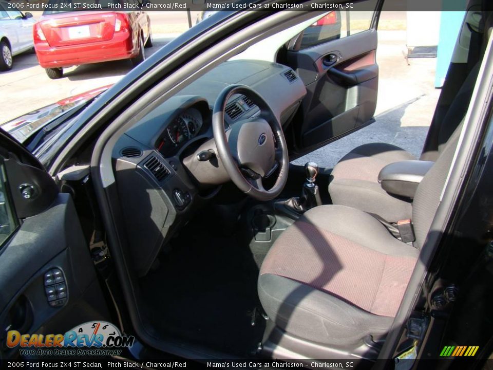 2006 Ford Focus ZX4 ST Sedan Pitch Black / Charcoal/Red Photo #9