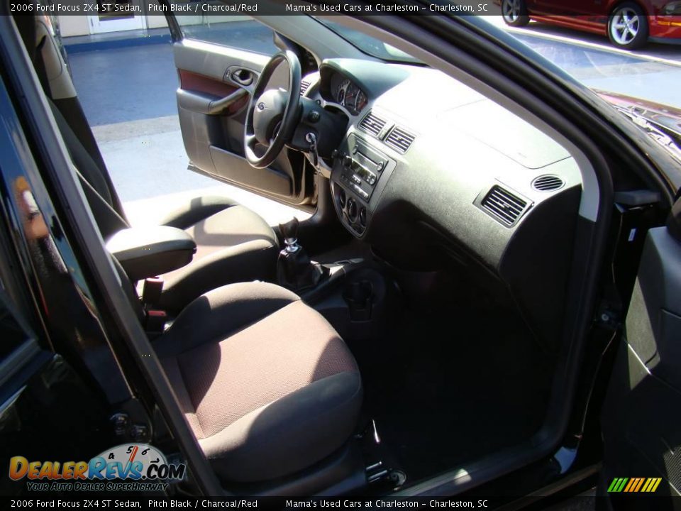 2006 Ford Focus ZX4 ST Sedan Pitch Black / Charcoal/Red Photo #11