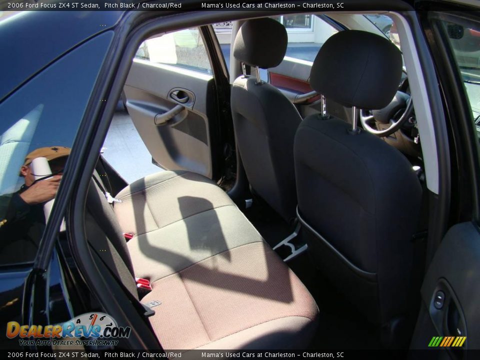 2006 Ford Focus ZX4 ST Sedan Pitch Black / Charcoal/Red Photo #12
