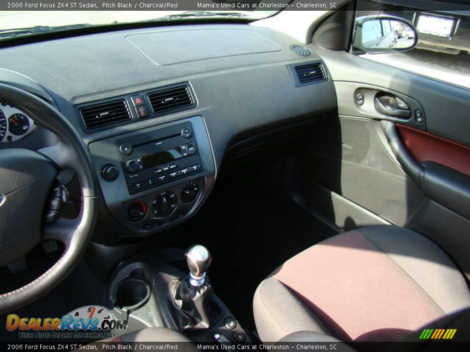 2006 Ford Focus ZX4 ST Sedan Pitch Black / Charcoal/Red Photo #15