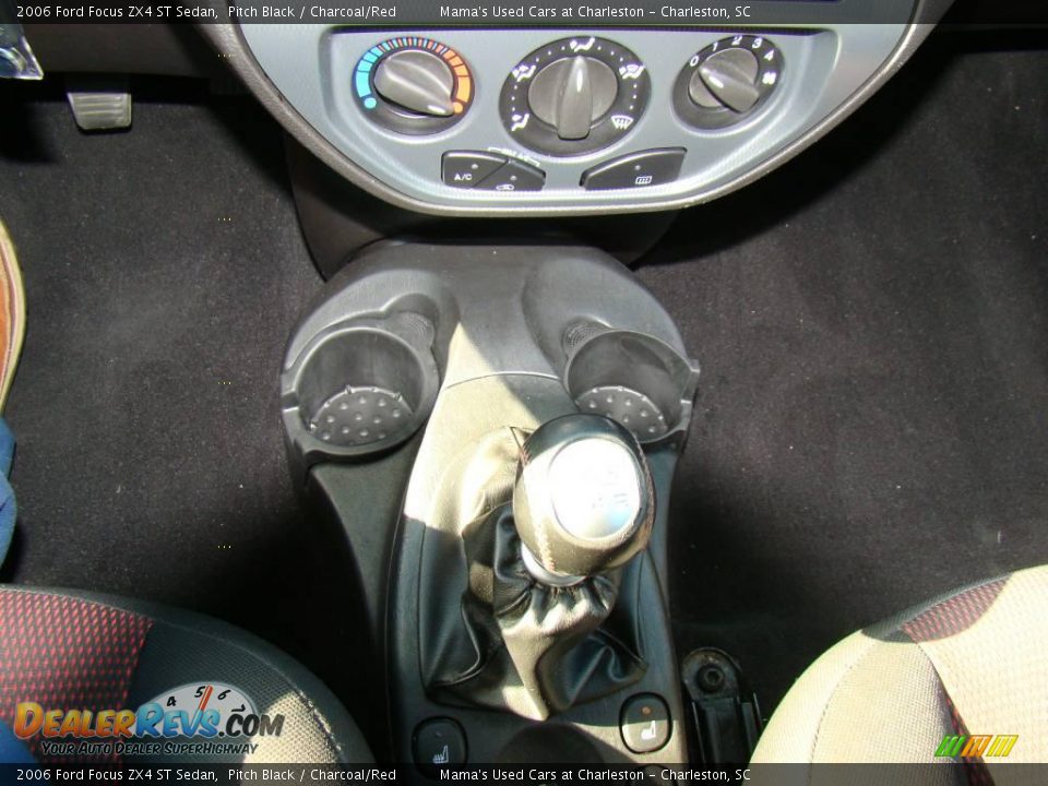 2006 Ford Focus ZX4 ST Sedan Pitch Black / Charcoal/Red Photo #21