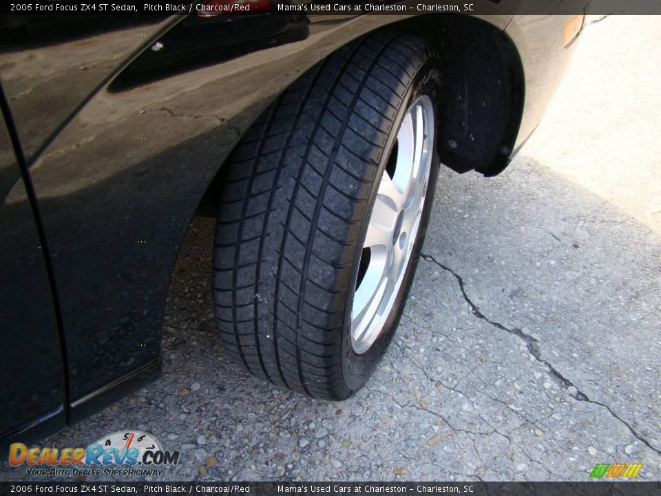 2006 Ford Focus ZX4 ST Sedan Pitch Black / Charcoal/Red Photo #29