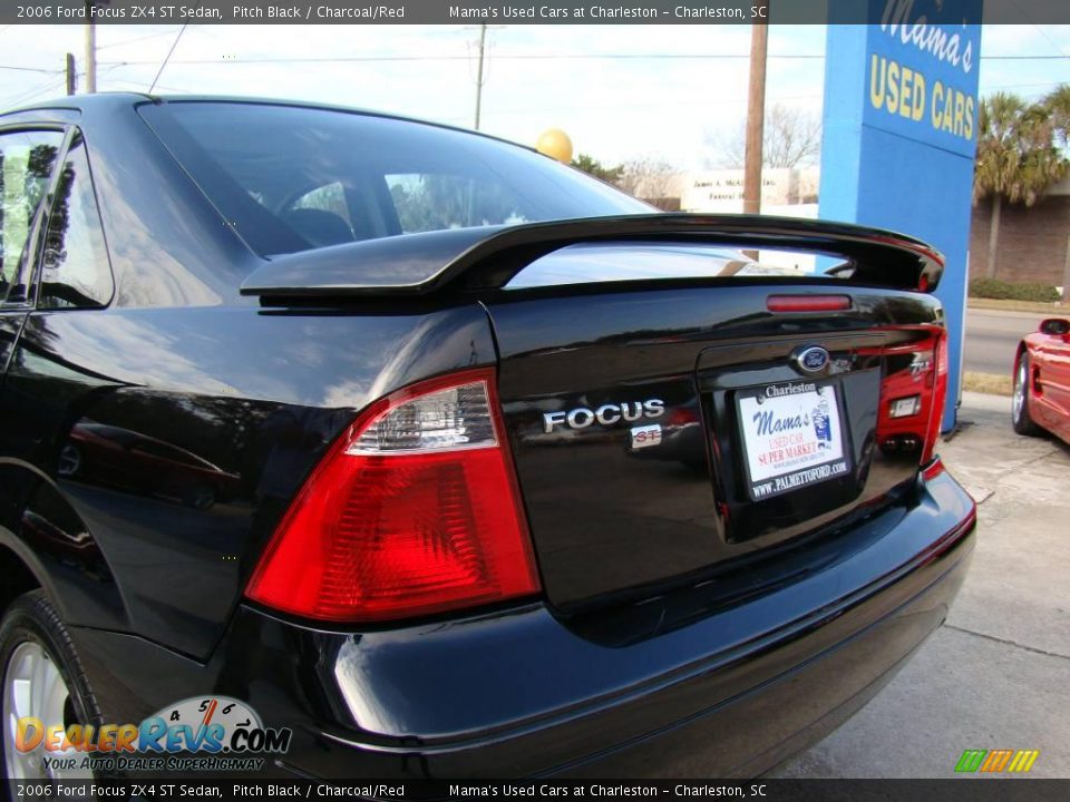 2006 Ford Focus ZX4 ST Sedan Pitch Black / Charcoal/Red Photo #35