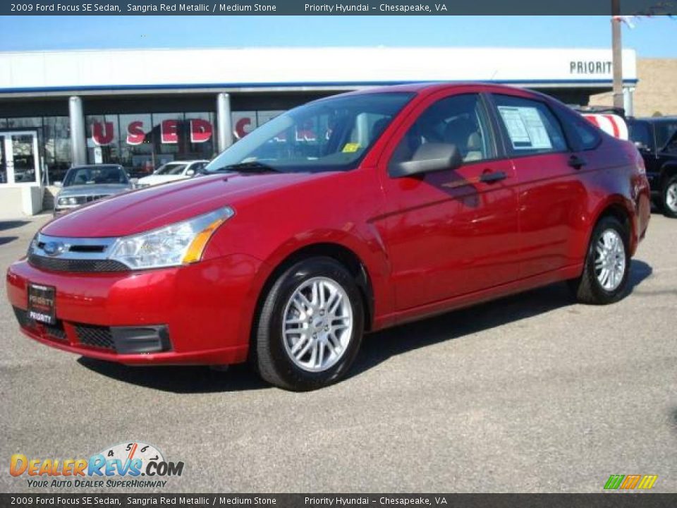 2009 Ford Focus SE Sedan Sangria Red Metallic / Medium Stone Photo #2