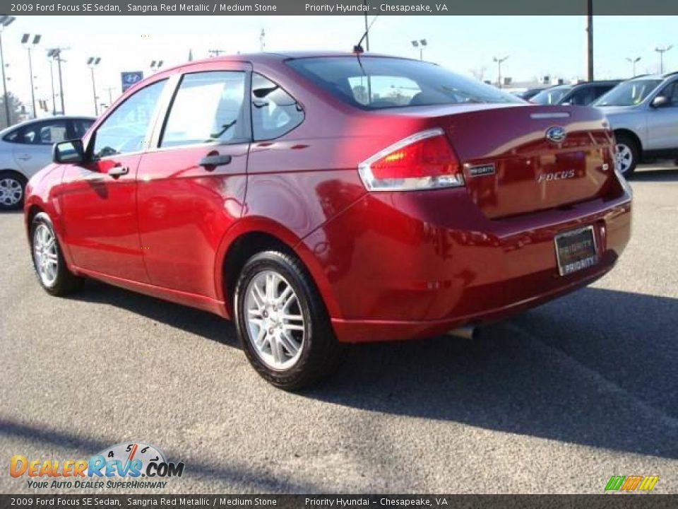 2009 Ford Focus SE Sedan Sangria Red Metallic / Medium Stone Photo #4