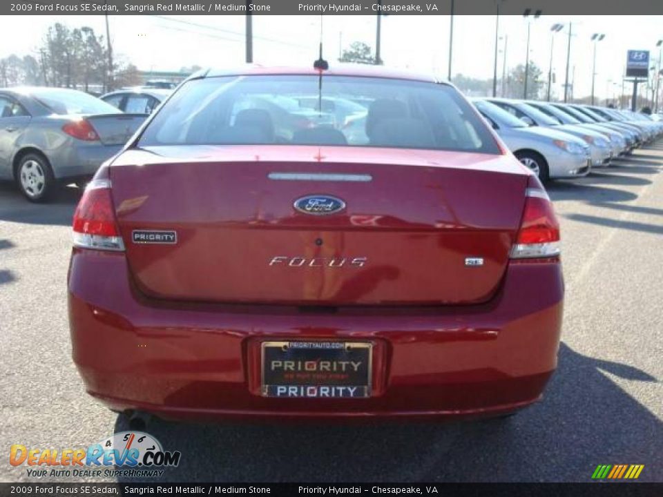2009 Ford Focus SE Sedan Sangria Red Metallic / Medium Stone Photo #5