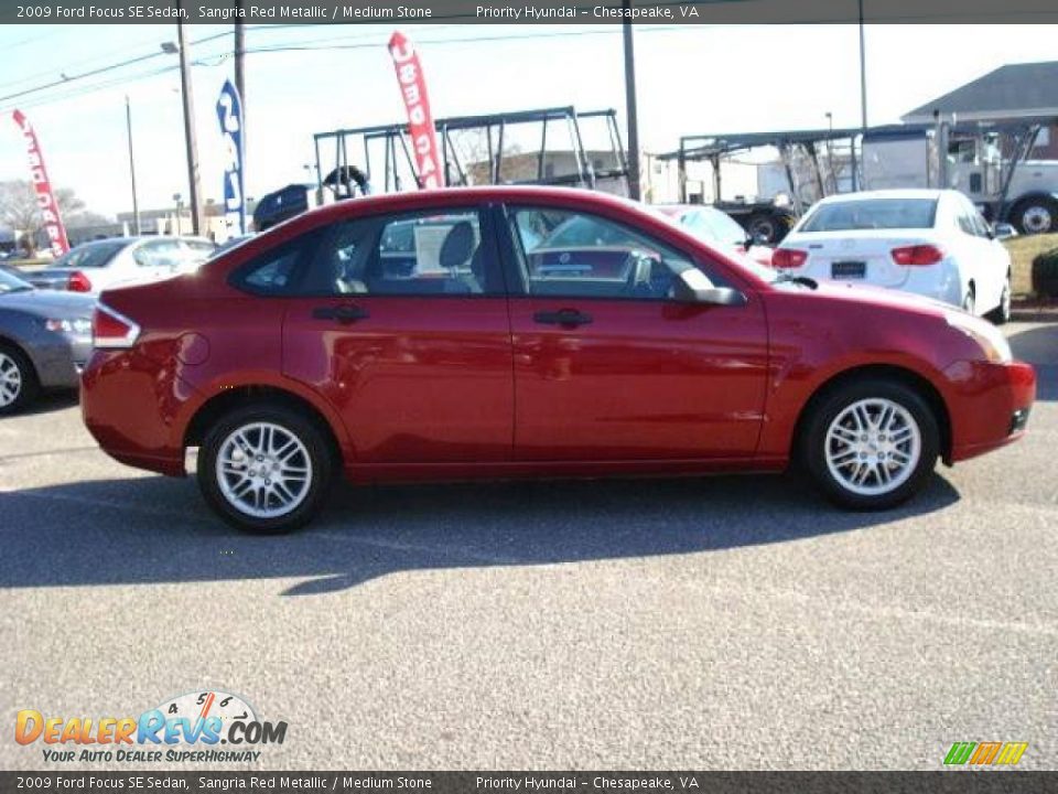 2009 Ford Focus SE Sedan Sangria Red Metallic / Medium Stone Photo #7