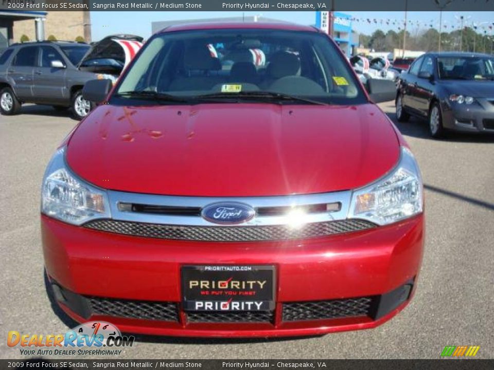 2009 Ford Focus SE Sedan Sangria Red Metallic / Medium Stone Photo #9