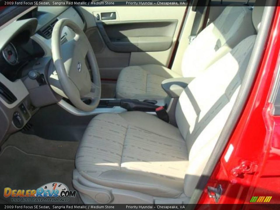 2009 Ford Focus SE Sedan Sangria Red Metallic / Medium Stone Photo #10