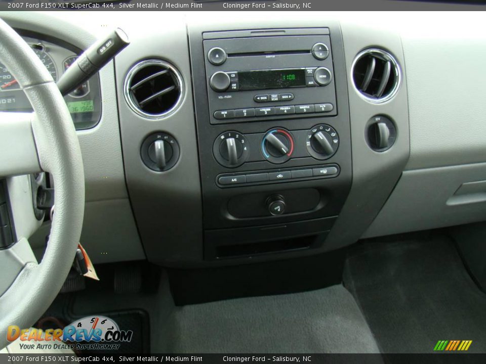 2007 Ford F150 XLT SuperCab 4x4 Silver Metallic / Medium Flint Photo #22
