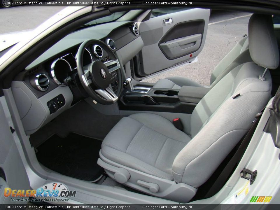 2009 Ford Mustang V6 Convertible Brilliant Silver Metallic / Light Graphite Photo #8