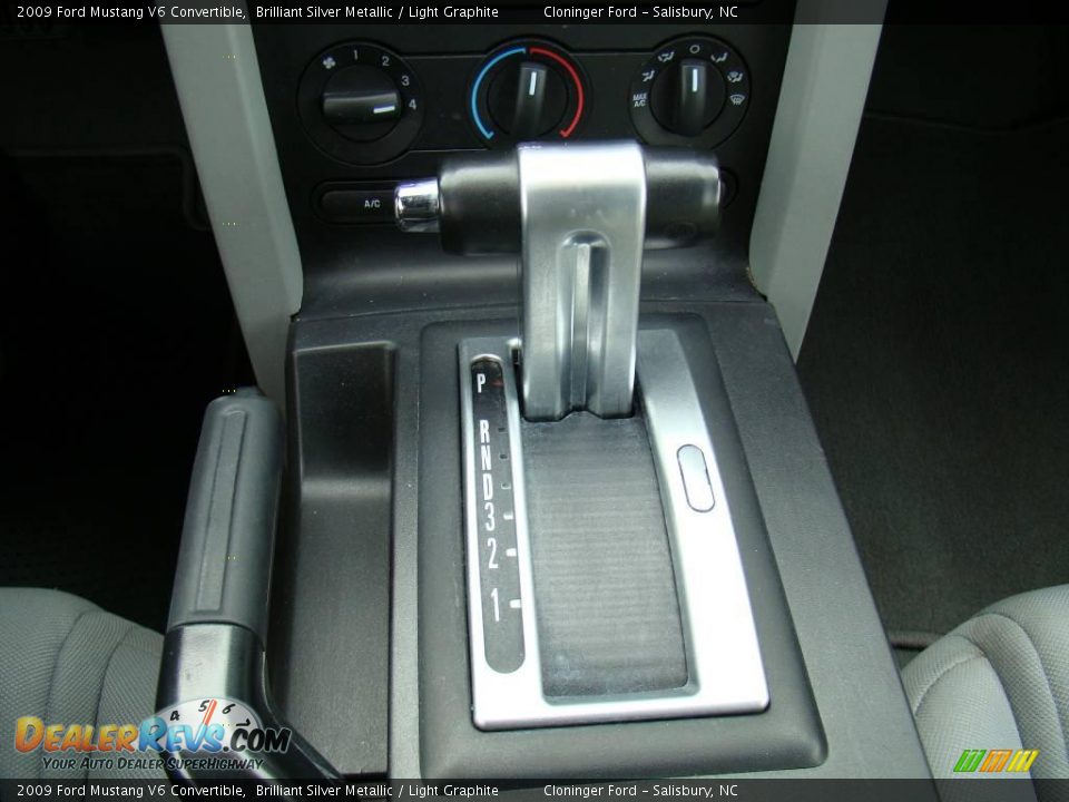 2009 Ford Mustang V6 Convertible Brilliant Silver Metallic / Light Graphite Photo #18