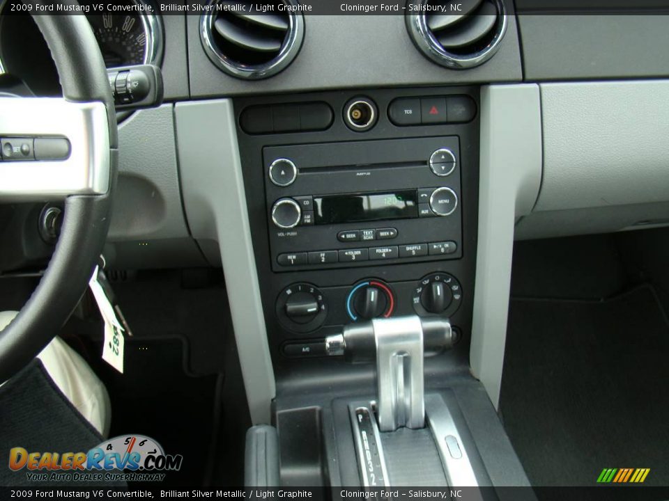 2009 Ford Mustang V6 Convertible Brilliant Silver Metallic / Light Graphite Photo #19