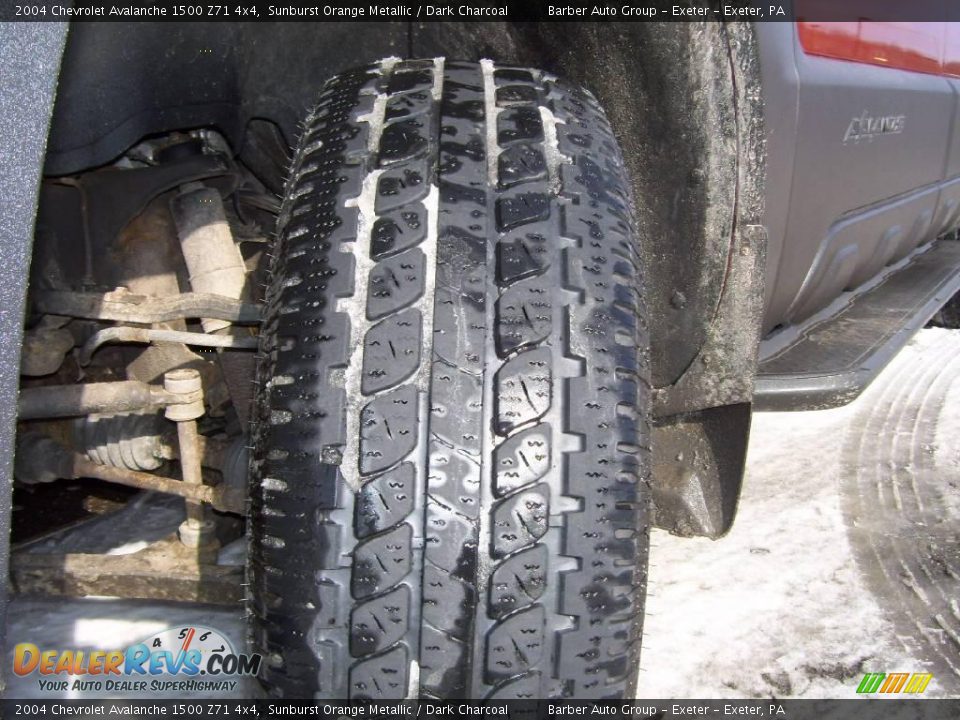 2004 Chevrolet Avalanche 1500 Z71 4x4 Sunburst Orange Metallic / Dark Charcoal Photo #11