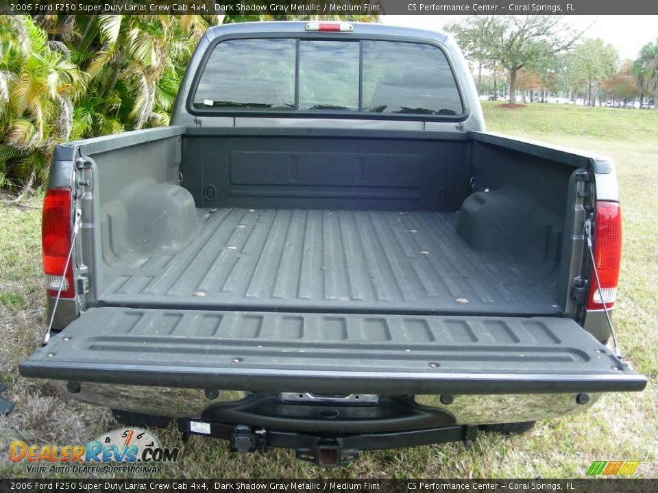 2006 Ford F250 Super Duty Lariat Crew Cab 4x4 Dark Shadow Gray Metallic / Medium Flint Photo #11