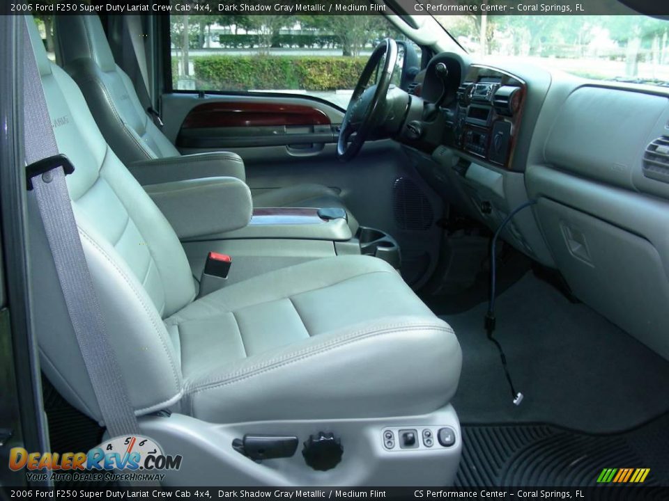 2006 Ford F250 Super Duty Lariat Crew Cab 4x4 Dark Shadow Gray Metallic / Medium Flint Photo #17