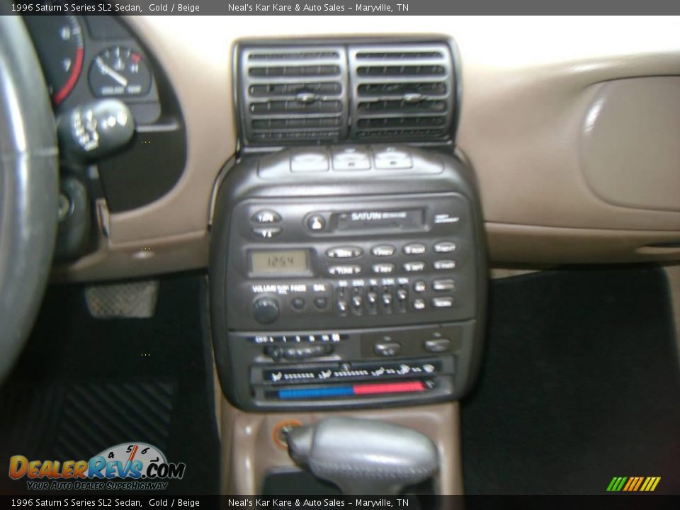 1996 Saturn S Series SL2 Sedan Gold / Beige Photo #11